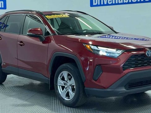Used 2022 Toyota RAV4 XLE w/ Convenience Package AWD/4WD image 2