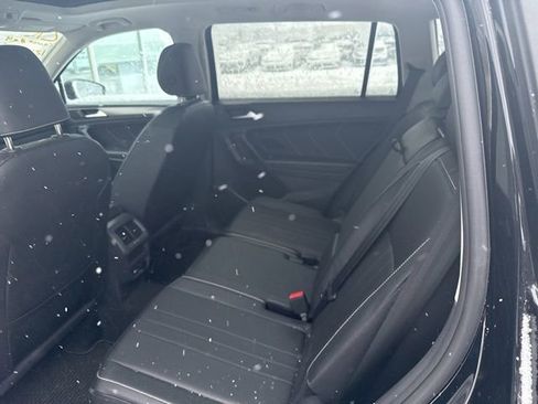 Used 2023 Volkswagen Tiguan SE w/ Panoramic Sunroof Package image 13