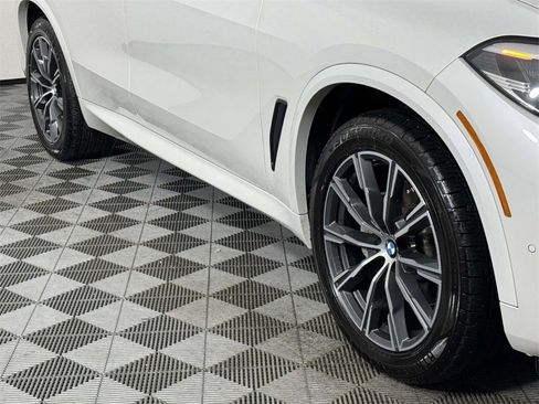Used 2022 BMW X5 xDrive40i w/ M Sport Package image 12