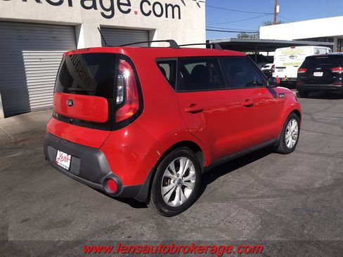 Used 2015 Kia Soul + image 8