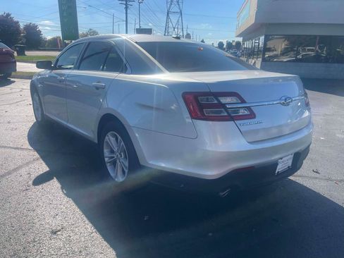 Used 2019 Ford Taurus SE image 3