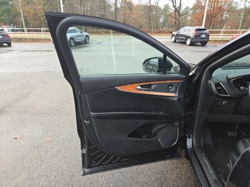 Used 2020 Lincoln Nautilus Reserve image 10