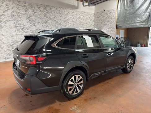 Used 2023 Subaru Outback Premium AWD/4WD image 7