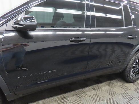 Used 2025 Chevrolet Traverse Z71 image 46