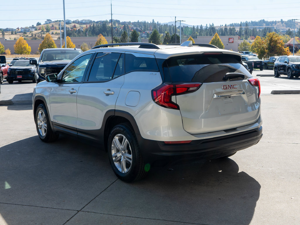 Used 2018 GMC Terrain SLE w/ Driver Convenience Package FWD image 5