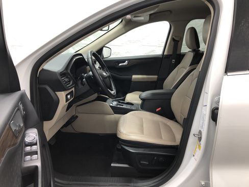 Used 2020 Ford Escape Titanium image 11