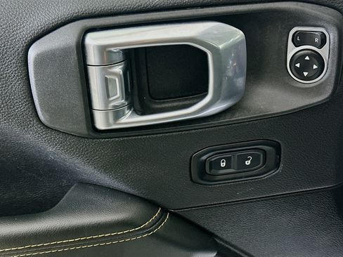 Used 2024 Jeep Wrangler Unlimited Sahara AWD/4WD image 15
