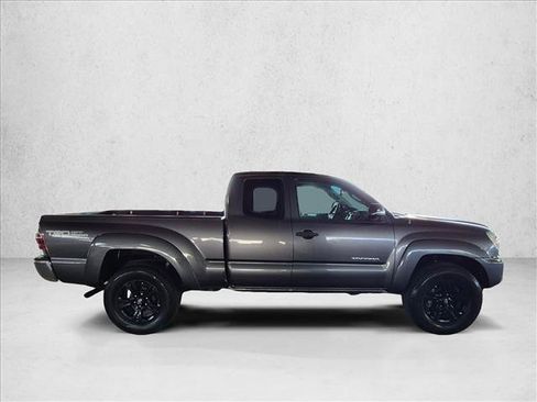Used 2013 Toyota Tacoma 4x4 Access Cab V6 w/ TRD Off-Road Pkg image 4