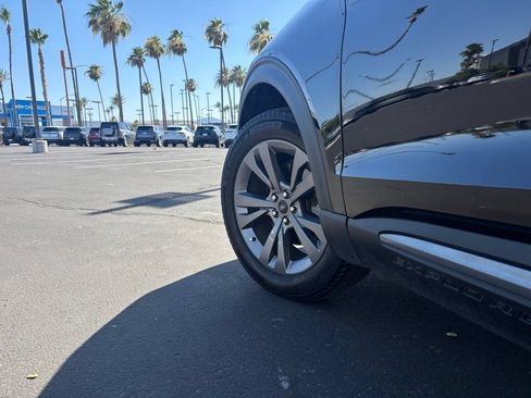 Used 2022 Ford Explorer XLT w/ Equipment Group 202A AWD/4WD image 4