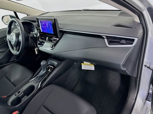 Used 2025 Toyota Corolla LE image 28