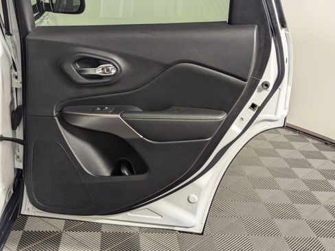 Used 2020 Jeep Cherokee Limited image 52