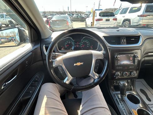 Used 2015 Chevrolet Traverse LT image 29