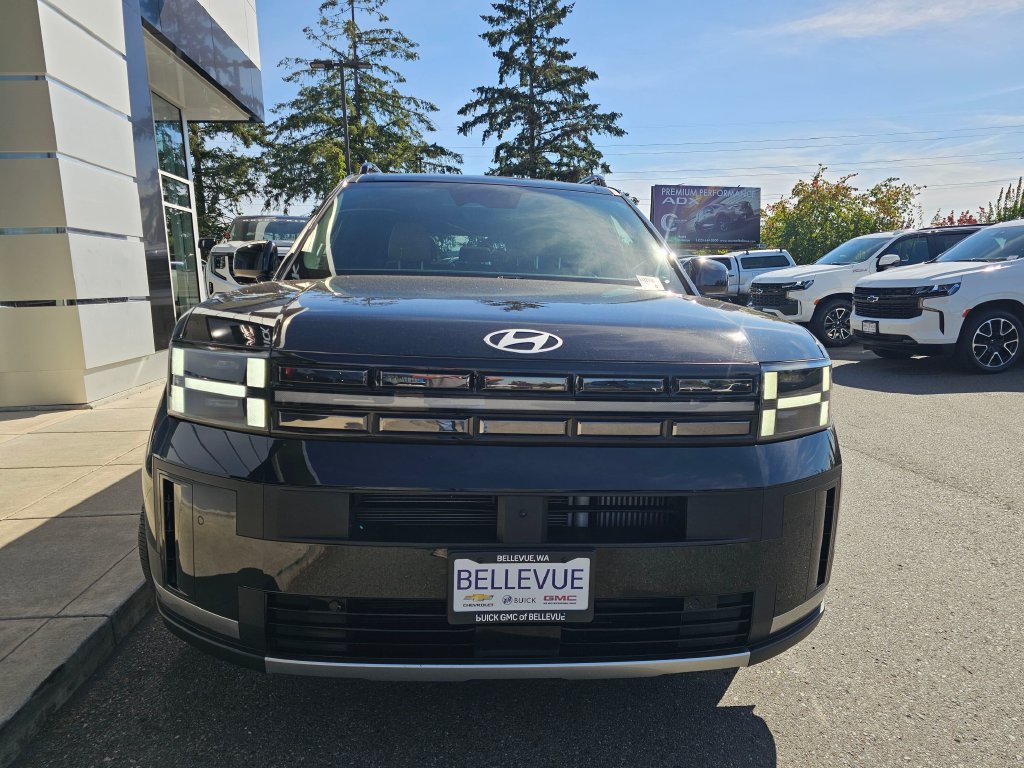 Used 2024 Hyundai Santa Fe Limited AWD/4WD image 2