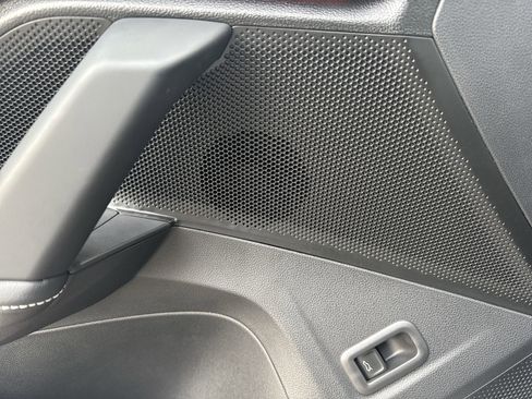 Certified 2025 Volkswagen Tiguan SEL R-Line image 25