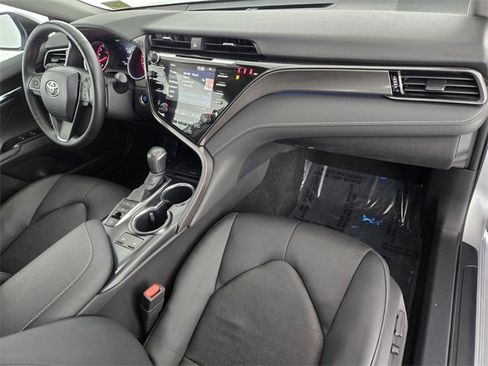Used 2020 Toyota Camry XSE image 18