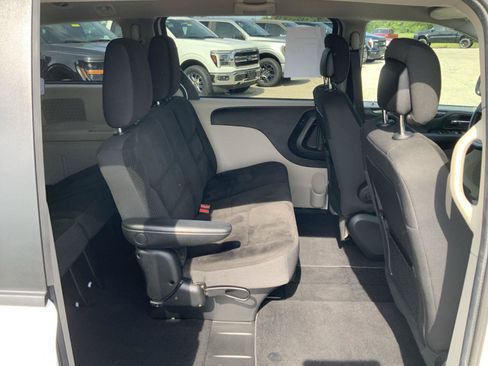 Used 2019 Dodge Grand Caravan SE w/ UConnect Hands-Free Group FWD image 41