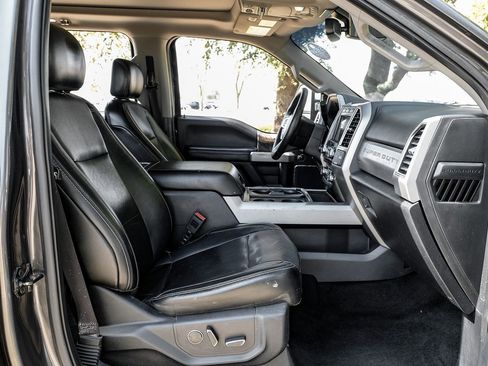 Used 2018 Ford F250 Lariat w/ Lariat Ultimate Package image 31