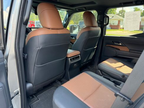 Used 2024 Lexus GX 550 w/ Accessory Package (Z1) AWD/4WD image 13