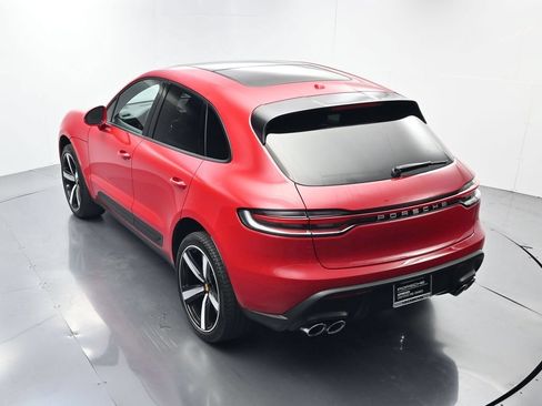 Certified 2025 Porsche Macan AWD/4WD image 36