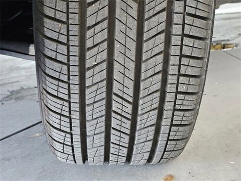 Used 2024 Volkswagen Taos SE image 11