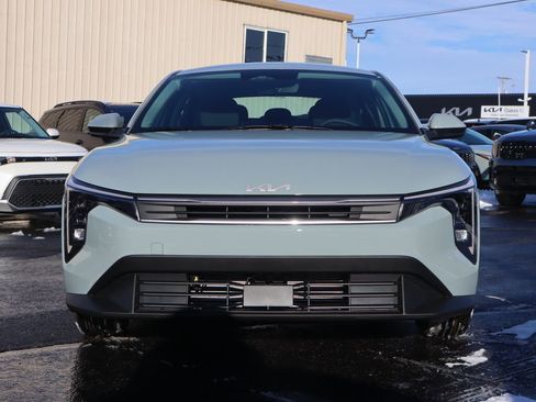 New 2025 Kia K4 LXS image 2