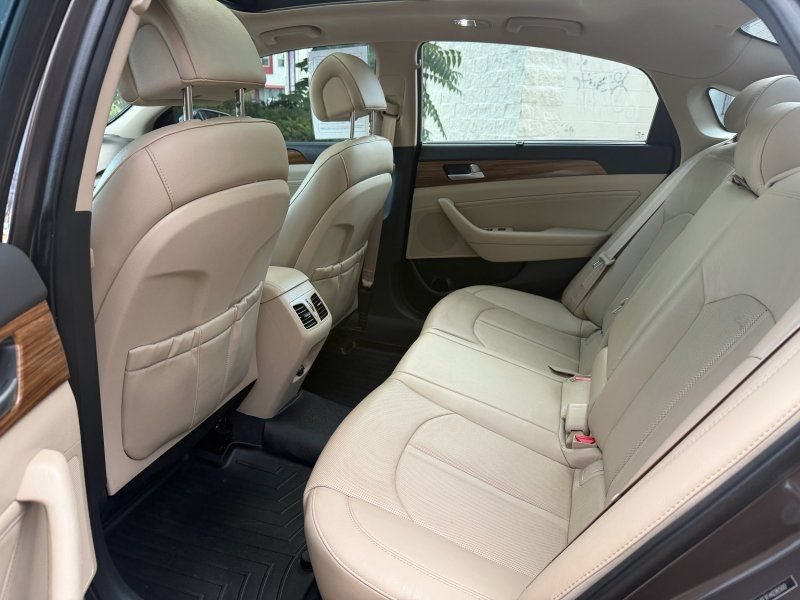 Used 2015 Hyundai Sonata Limited w/ Option Group 06 FWD image 18