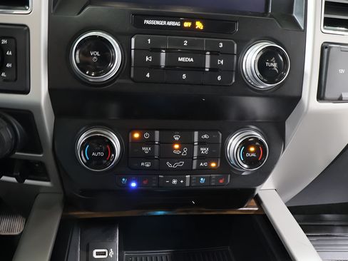 Used 2020 Ford F150 Lariat w/ Equipment Group 502A Luxury AWD/4WD image 11