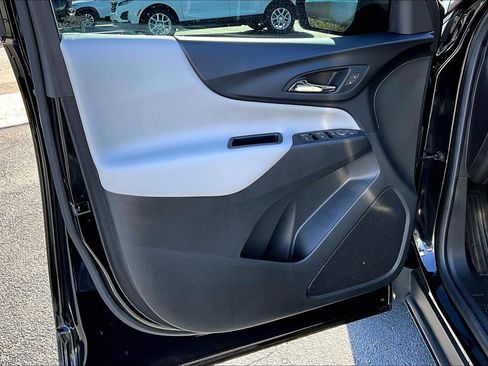 Used 2022 Chevrolet Equinox LS w/ LS Convenience Package image 17