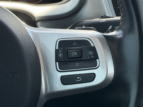 Used 2013 Volkswagen Beetle TDI FWD image 23