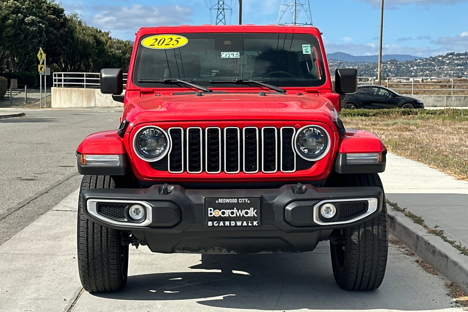 Used 2025 Jeep Wrangler Unlimited Sahara w/ Safety Group AWD/4WD image 9