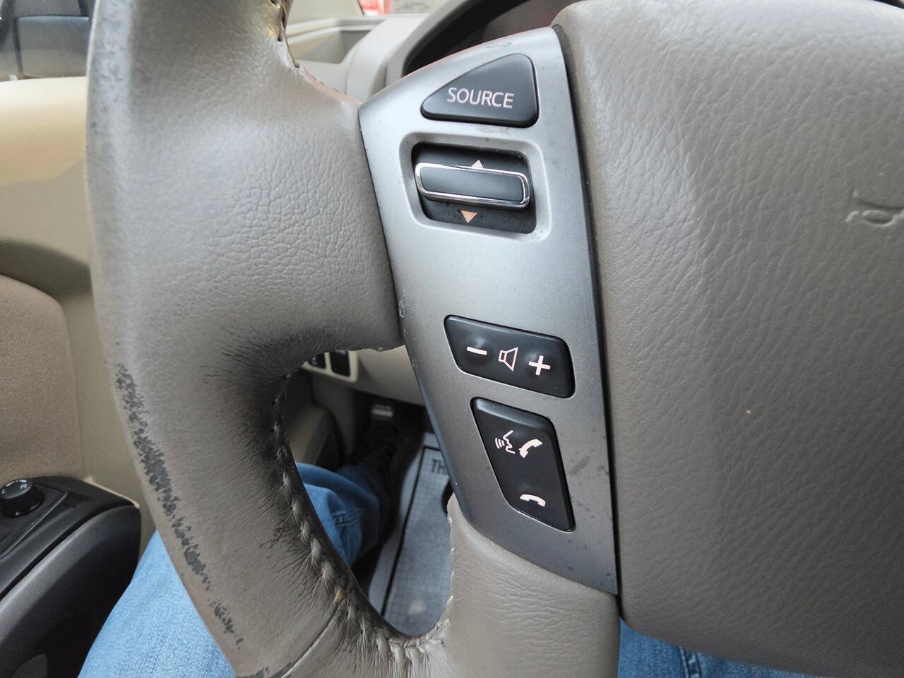 Used 2015 Nissan Titan SV RWD image 22