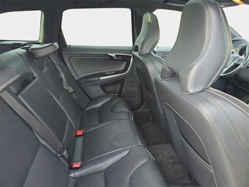Used 2017 Volvo XC60 T6 R-Design w/ Climate Package image 13