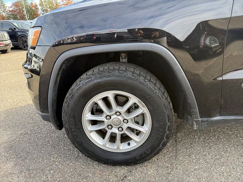 Used 2019 Jeep Grand Cherokee Laredo AWD/4WD image 10