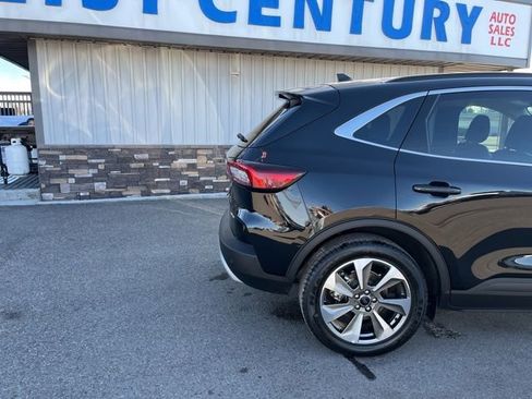 Used 2025 Ford Escape Platinum AWD/4WD image 12