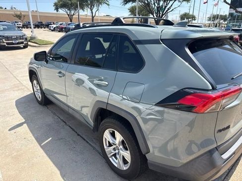 Used 2021 Toyota RAV4 XLE w/ Carpet Mat Package (TMS) FWD image 8