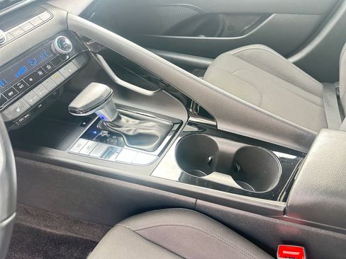 Used 2025 Hyundai Elantra SEL image 42