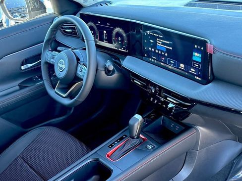 New 2026 Nissan Kicks SR FWD image 23