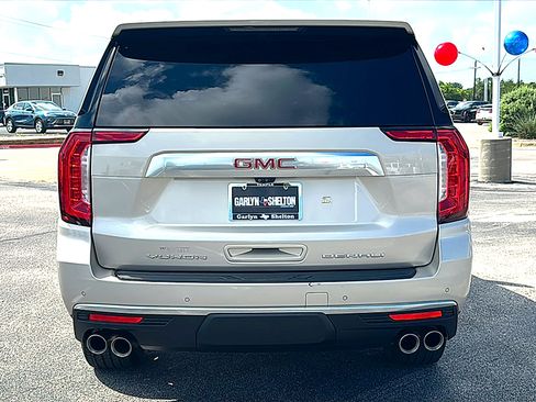 Used 2021 GMC Yukon XL Denali w/ Denali Premium Package RWD image 7