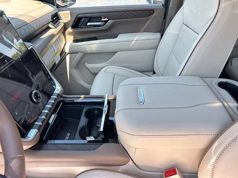 New 2026 GMC Yukon Denali w/ Advanced Technology Package AWD/4WD image 38