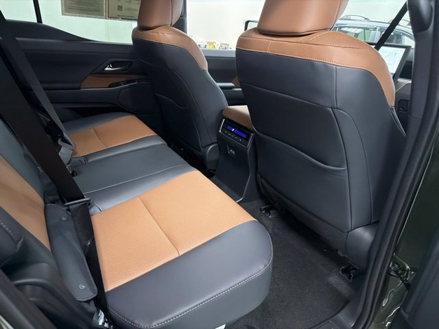 Used 2026 Lexus GX 550 w/ Accessory Package (31) AWD/4WD image 12