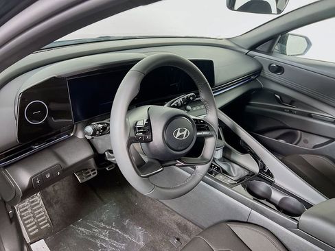 New 2025 Hyundai Elantra SEL image 8