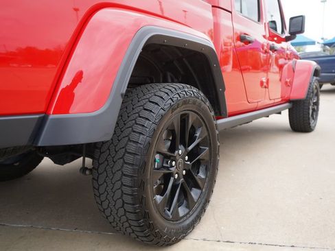 Used 2025 Jeep Gladiator Sport AWD/4WD image 8