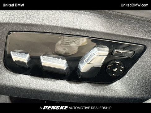 Used 2022 BMW 540i w/ Premium Package image 4