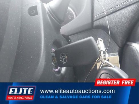 Used 2021 Toyota RAV4 LE AWD/4WD image 21