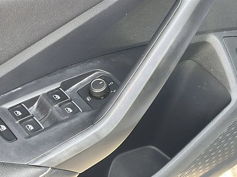 Used 2024 Volkswagen Jetta SE image 12