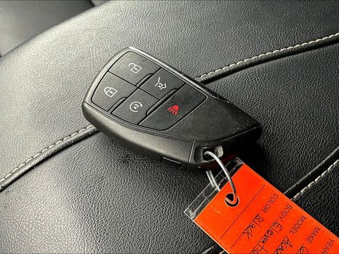 Used 2024 GMC Acadia Elevation image 13