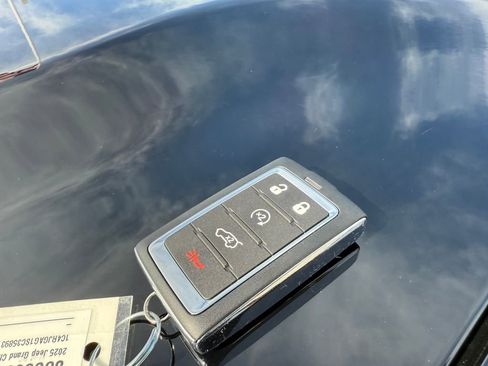 New 2025 Jeep Grand Cherokee Altitude image 29