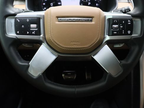 Used 2023 Land Rover Discovery Metropolitan Edition AWD/4WD image 26