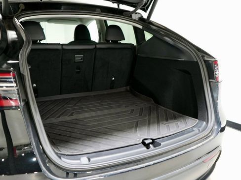 Used 2023 Tesla Model Y Long Range image 10