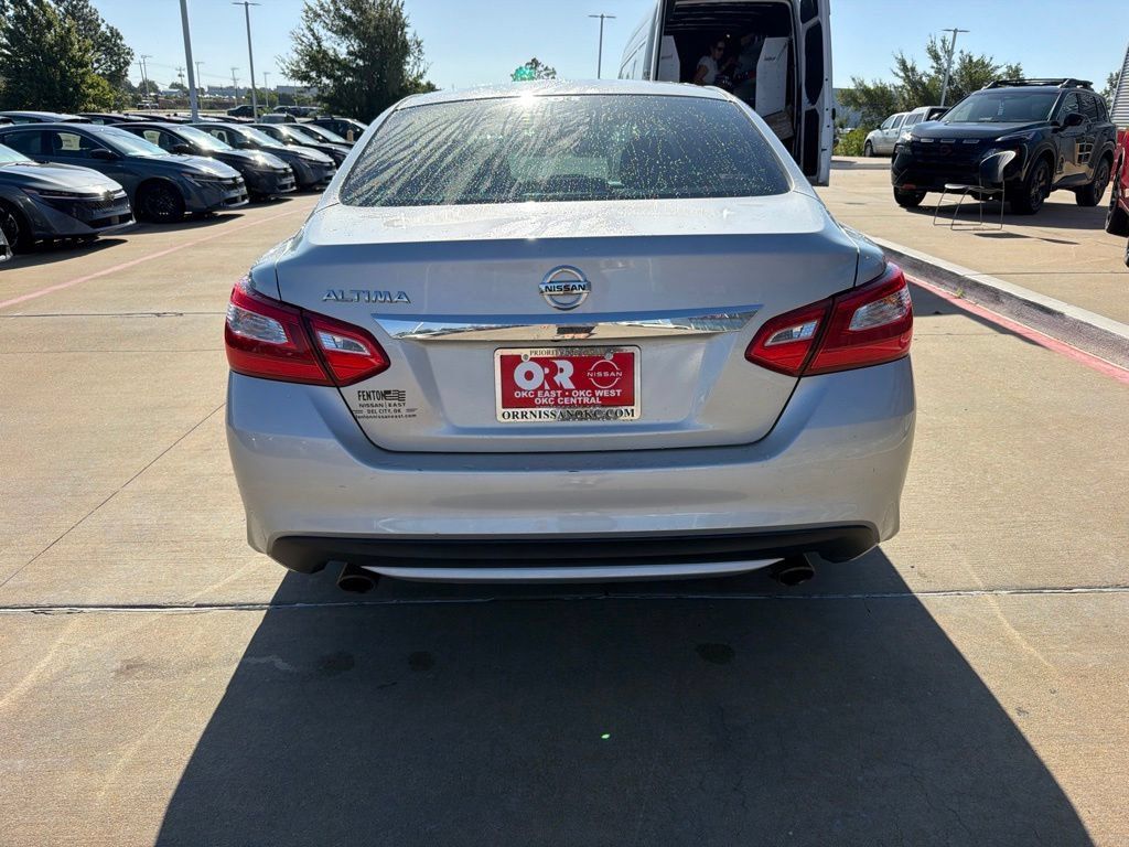 Used 2016 Nissan Altima 2.5 S w/ Power Driver Seat Package FWD image 4